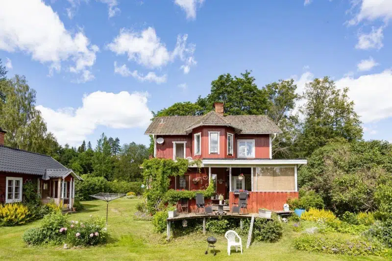 Farm, 5 rooms, 160 m² in Heby