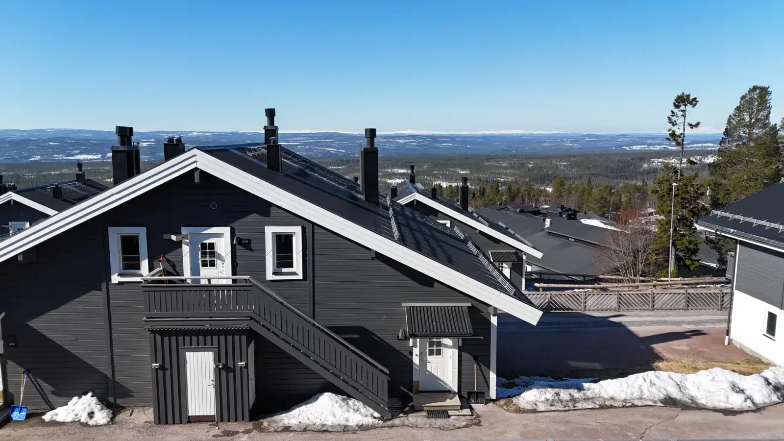Image 1 of 1 of Fjällterassen 533