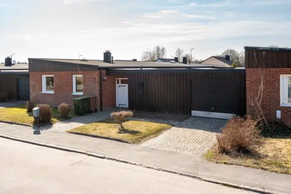 Image 1 of 1 of Astrakangatan 39, Enköping