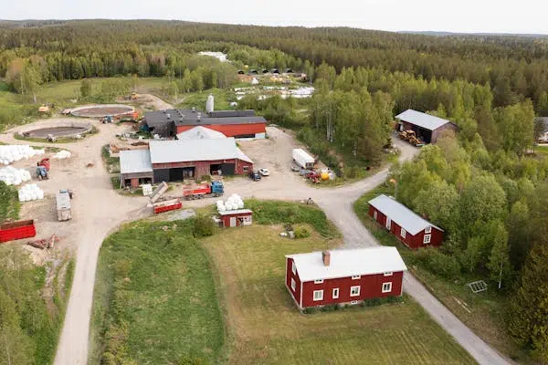 Image 1 of 32 of Svallet 20