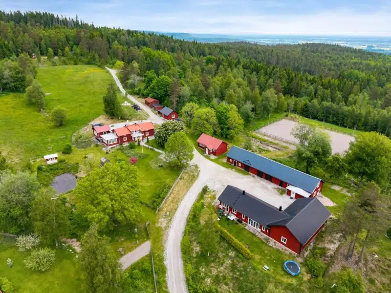 Farm, 6 rooms, 240 m² in Örebro