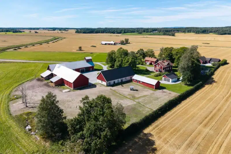 Farm, 7 rooms, 257 m² in Lekeberg