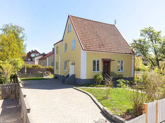 Villa, 8 rum, 150 m²