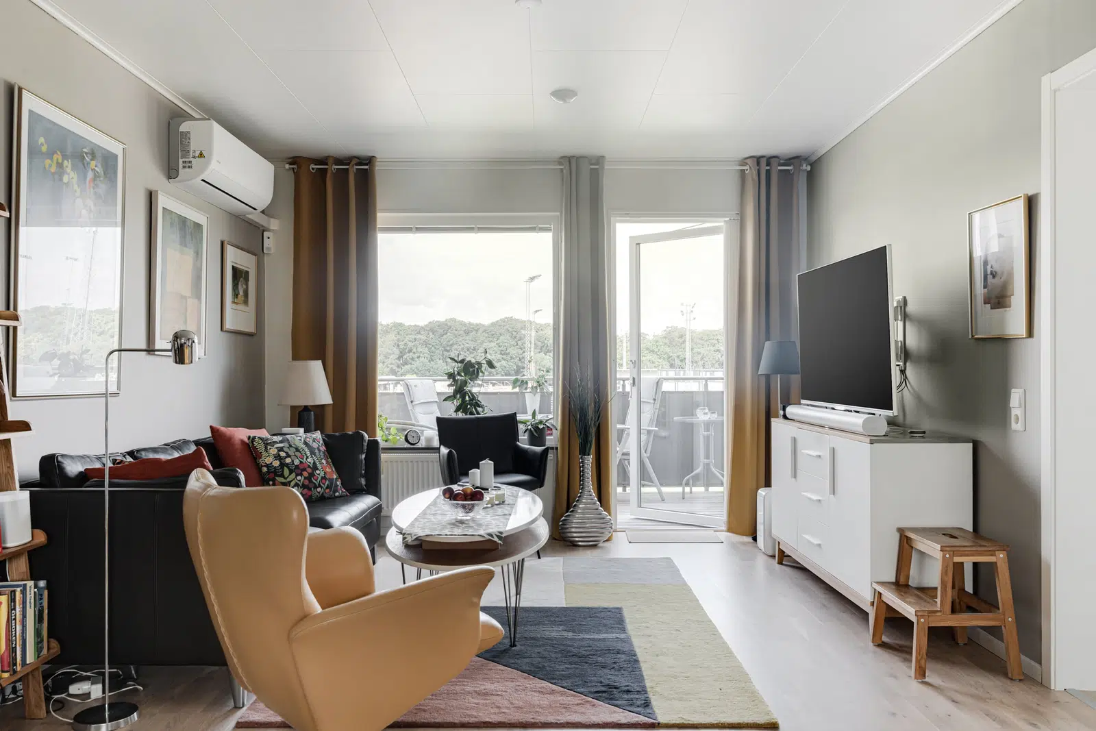 Bild 1 av 19 på Titangatan 1B