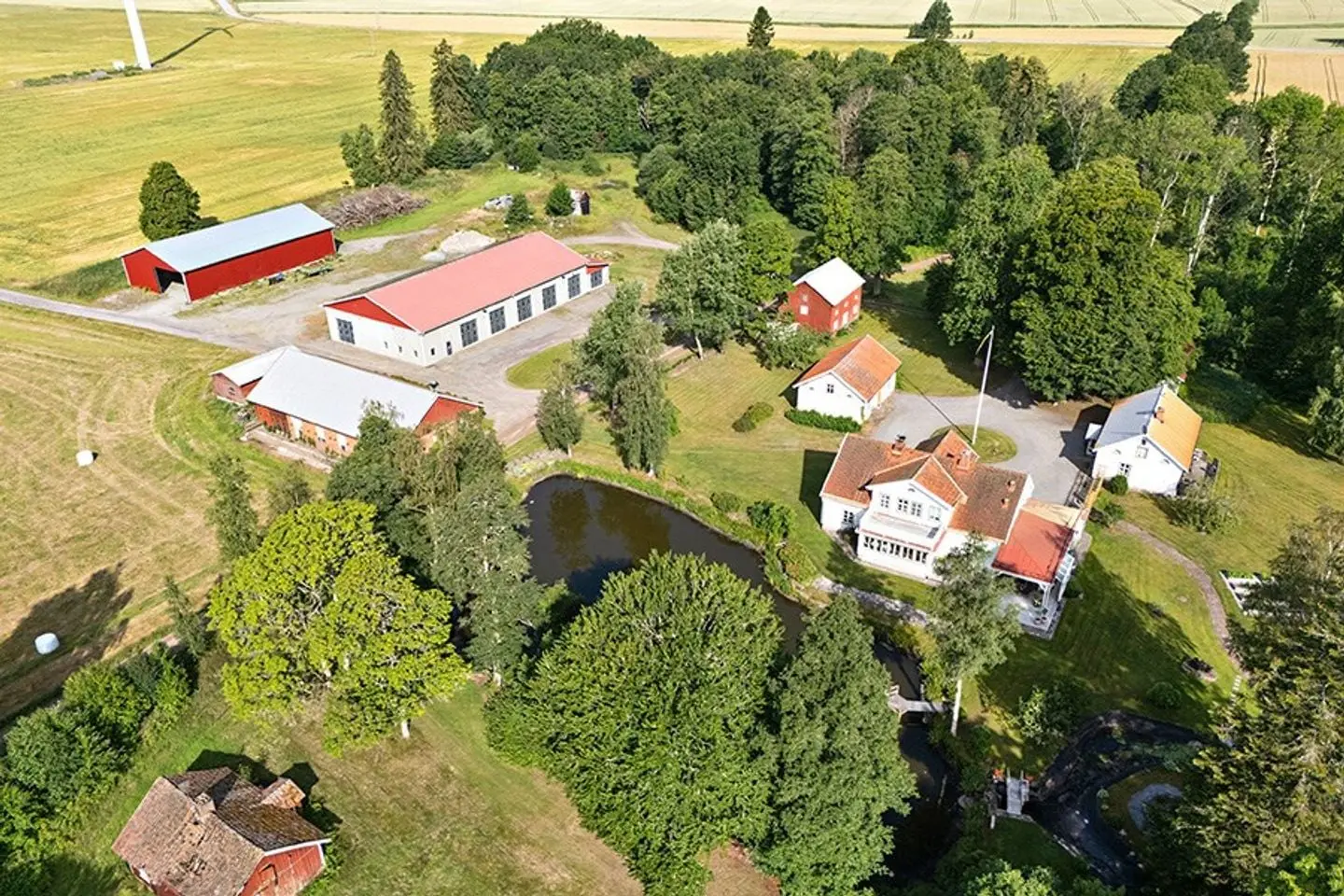 Bild 1 av 64 på Essunga Tumlebergs egendom 401