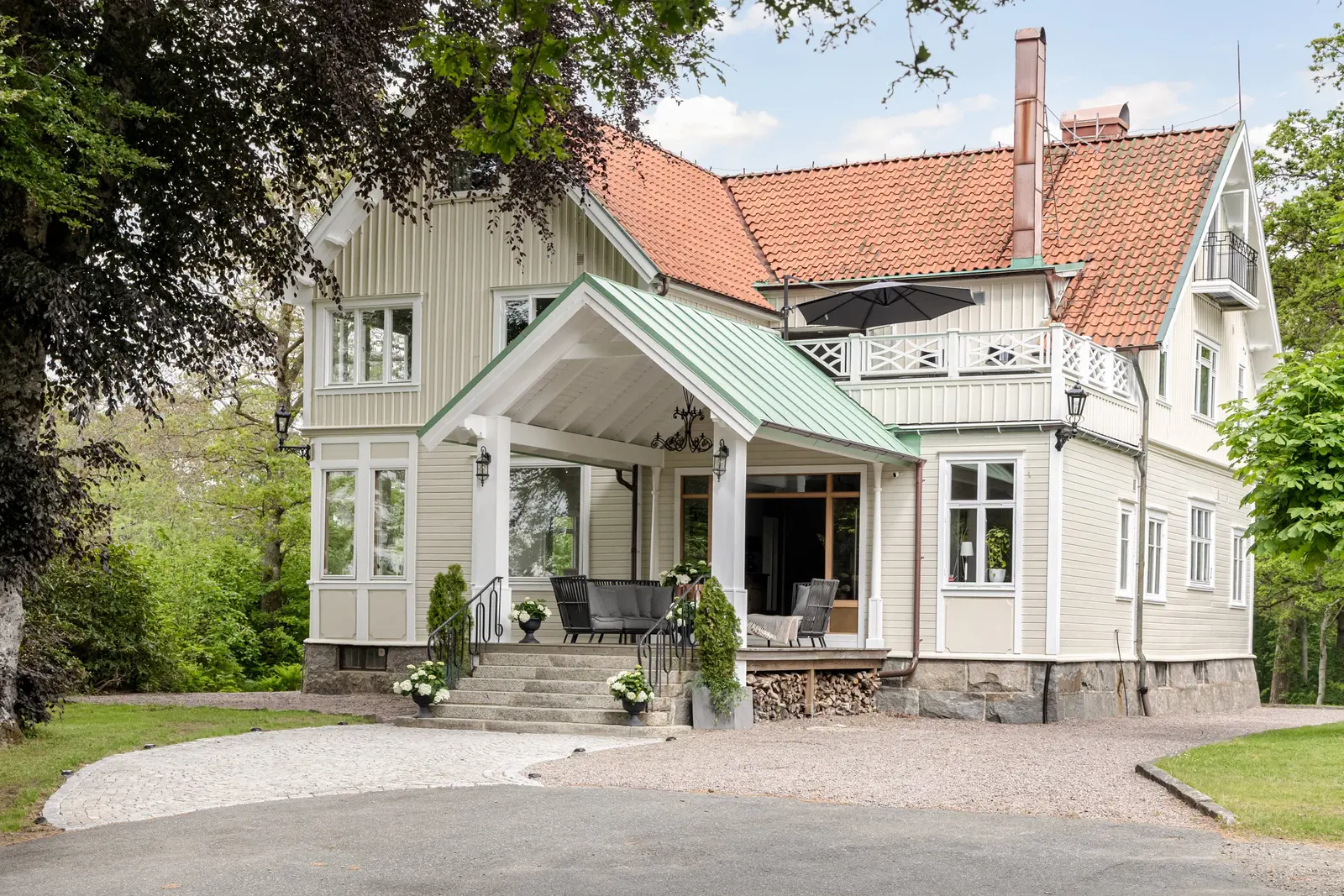 Bild 1 av 21 på Stora Bråtavägen 12