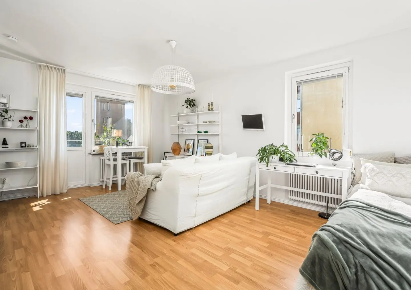 Image 1 of 26 of Hyttgatan 13B