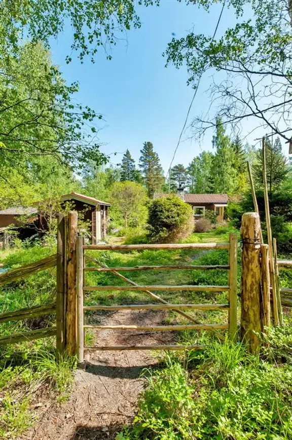 Image 1 of 1 of Svartåliden 8