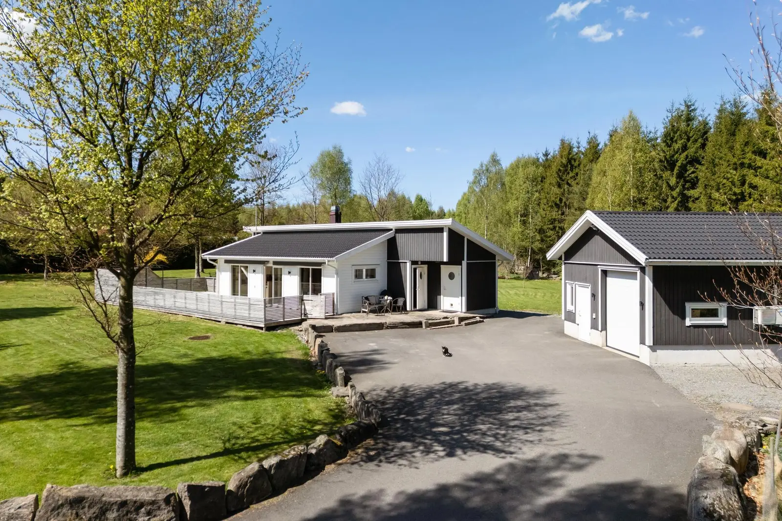 Image 1 of 21 of Skogsåkra Heden 1B