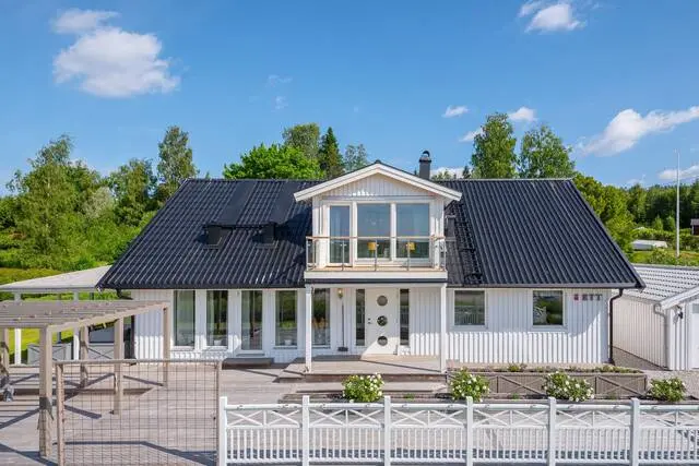 Image 1 of 21 of Agnvägen 1