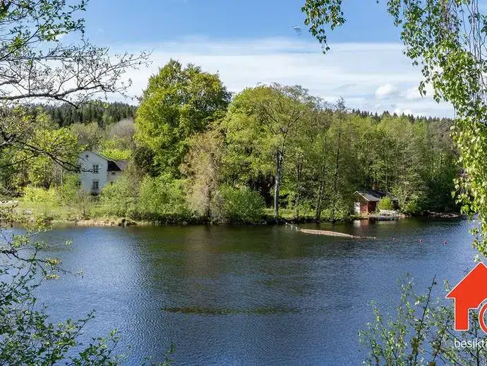 Villa, 8 rum, 305 m²