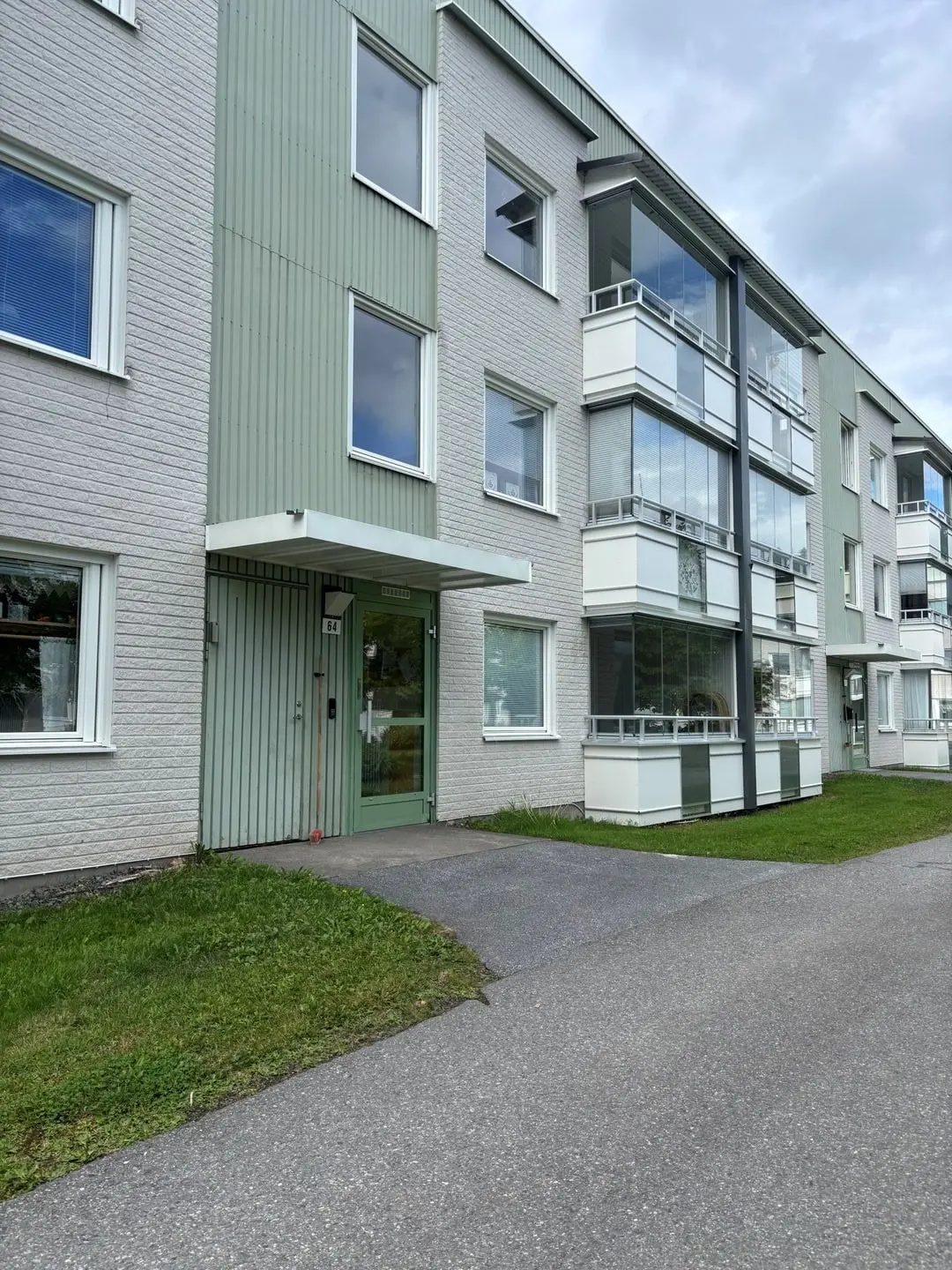 Image 1 of 28 of Orkestervägen 64