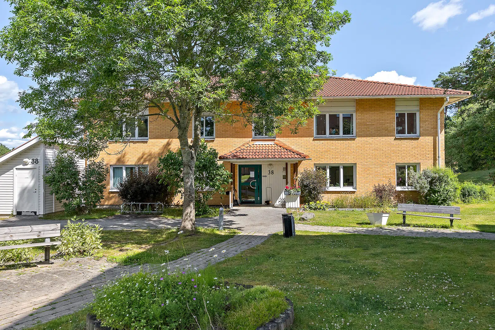 Bild 1 av 20 på Ekebyvägen 38, 1 tr.
