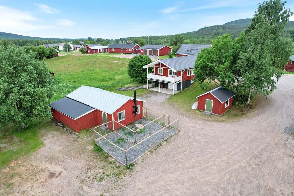 Bild 1 av 21 på Hällan 1