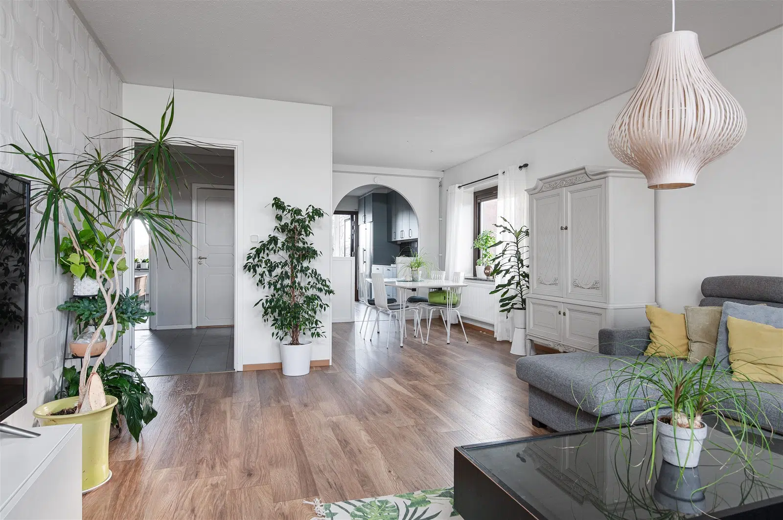 Image 1 of 1 of Trestegsgatan 83