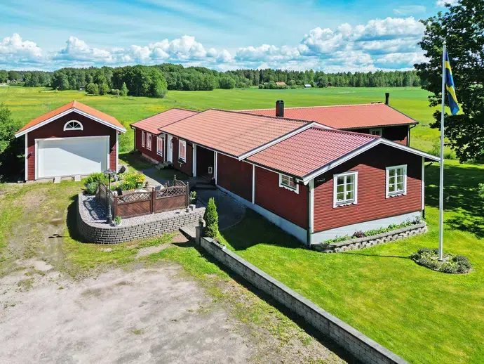 House, 8 rooms, 319 m² in Gullspång