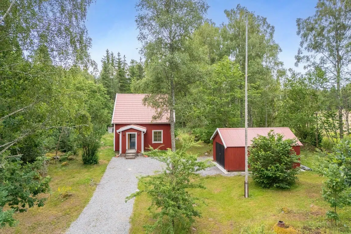 Image 1 of 21 of Skruvemåla Björkhem 131