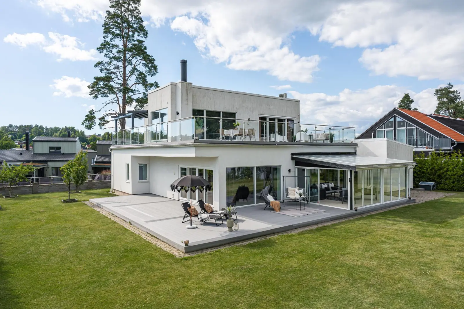 Image 1 of 21 of Klokhetsvägen 12