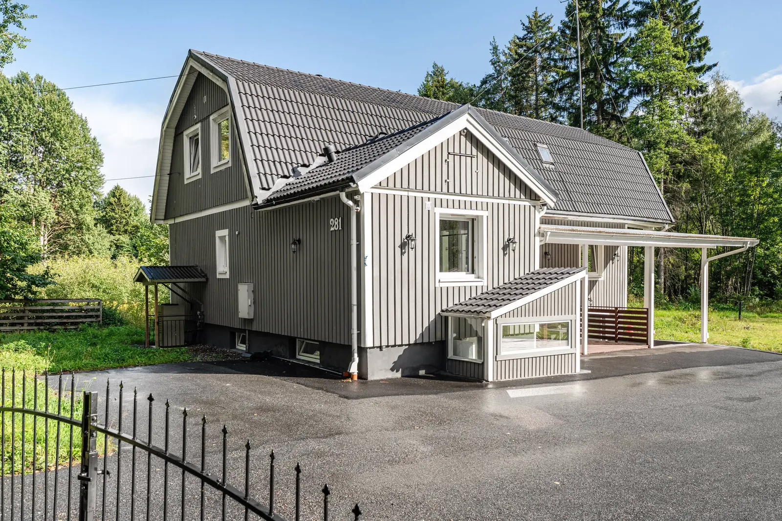 Image 1 of 1 of Gamla Stockholmsvägen 281