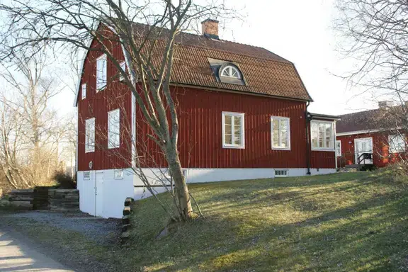Image 1 of 1 of Frontgatan 1C