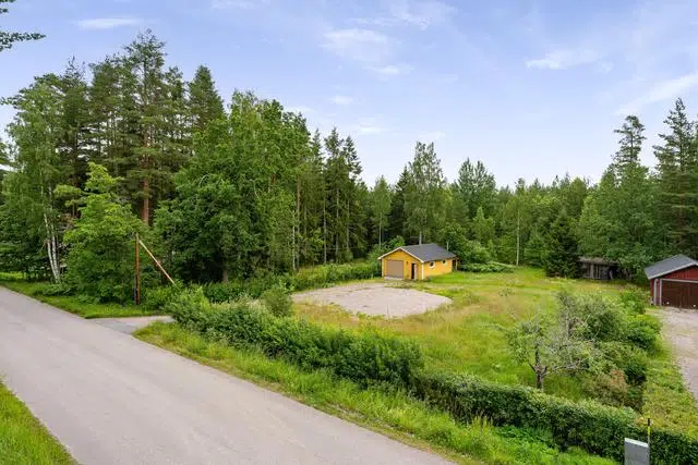 Image 1 of 1 of Lanforsvägen 9