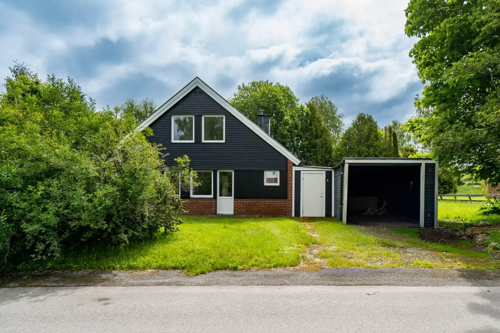 Image 1 of 21 of Professorsvägen 9