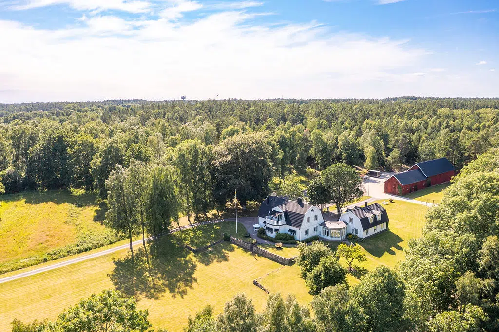 Bild 1 av 6 på Älvås gård