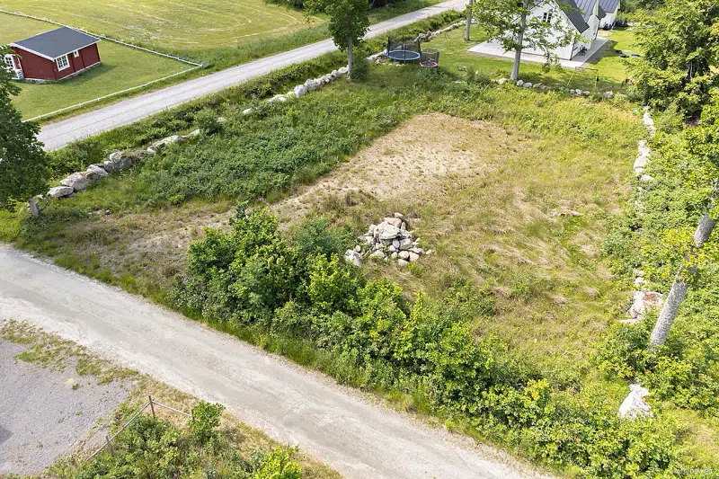 Land / plot