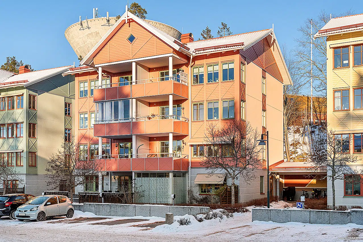 Bild 1 av 18 på Skogsrovägen 5