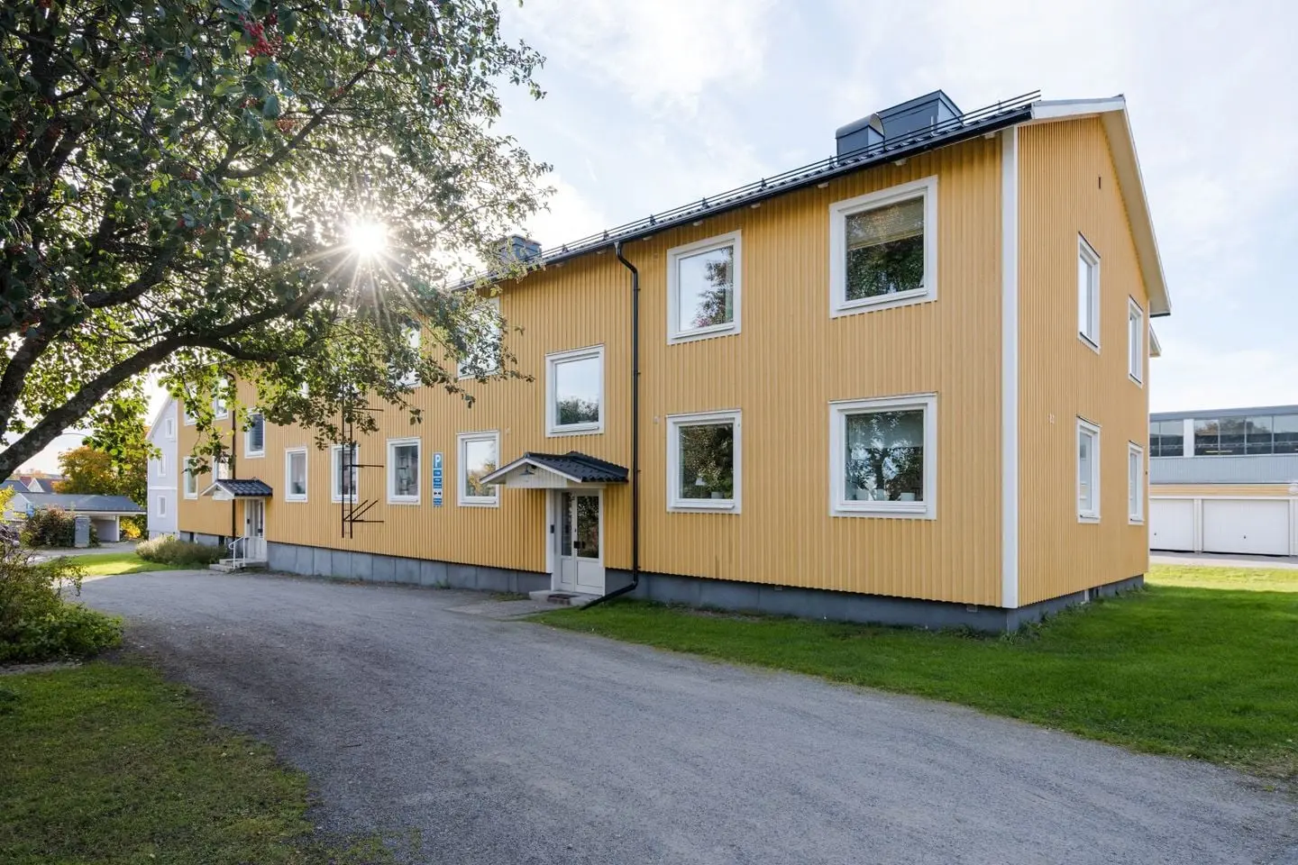 Image 1 of 21 of Bäckgatan 22
