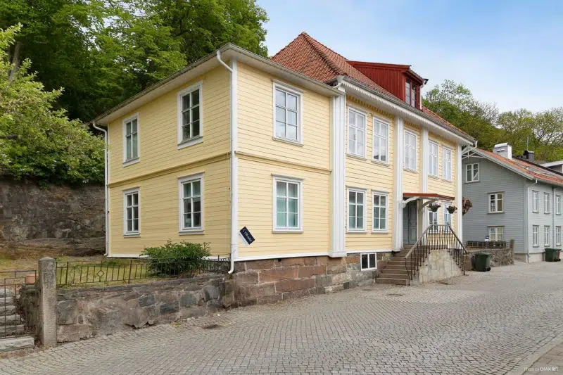House, 12 rooms, 277 m²