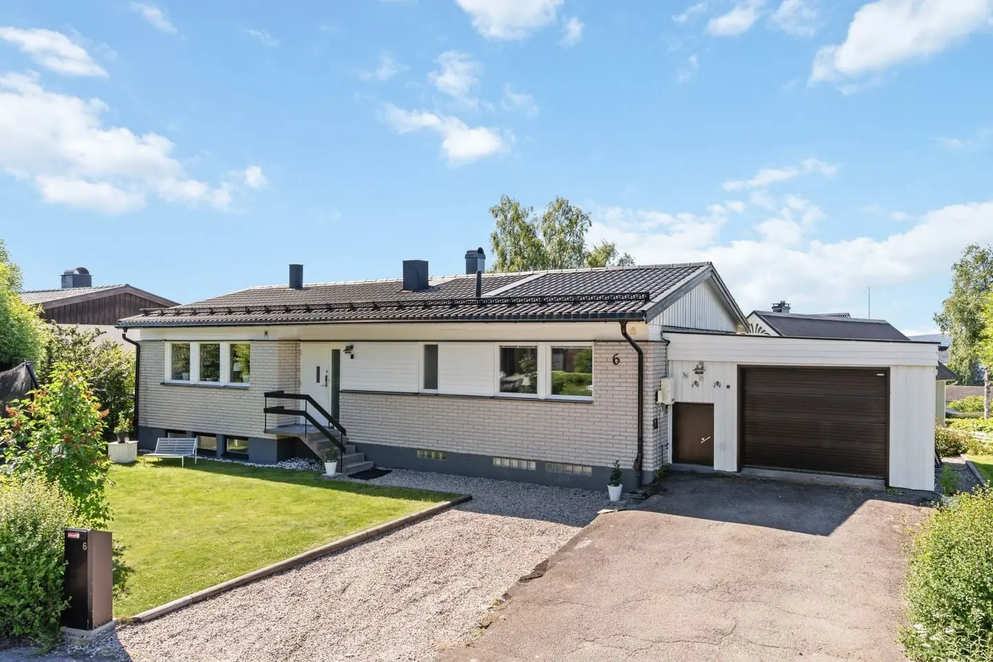 Bild 1 av 35 på Trossvägen 6