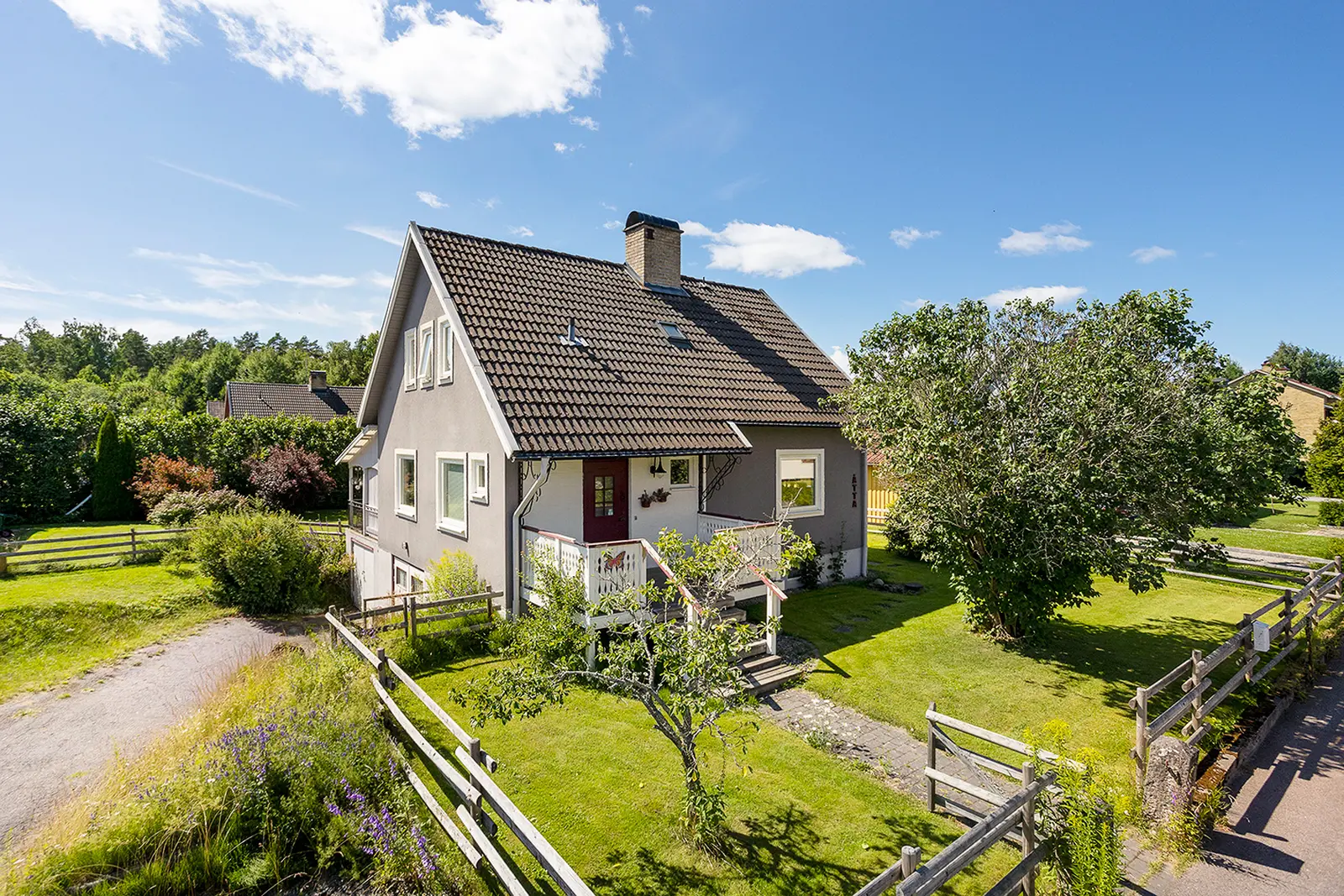 Image 1 of 1 of Ramundervägen 8