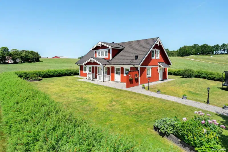 House, 6 rooms, 202 m² in Frännige