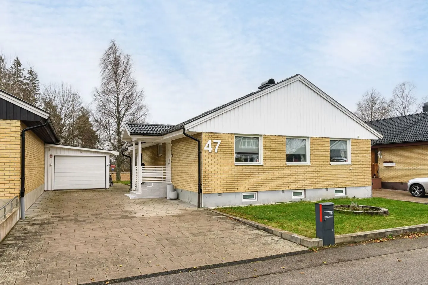 Bild 1 av 30 på Ryttarvägen 47