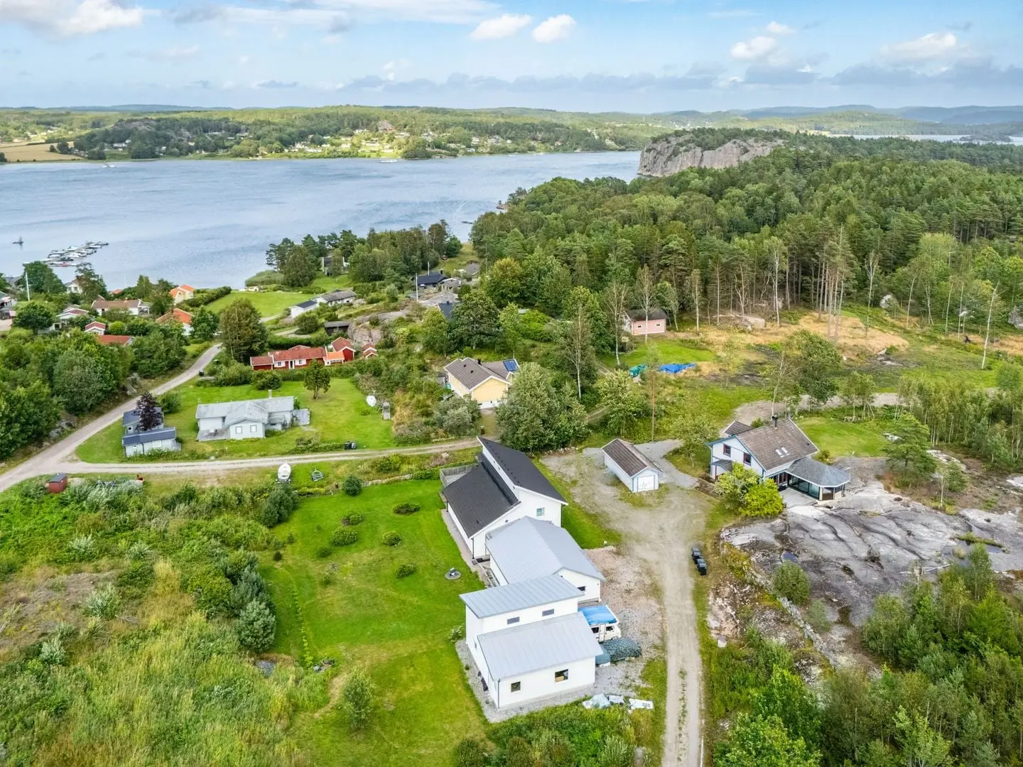 Bild 1 av 46 på Södra Klostergårdsvägen 4