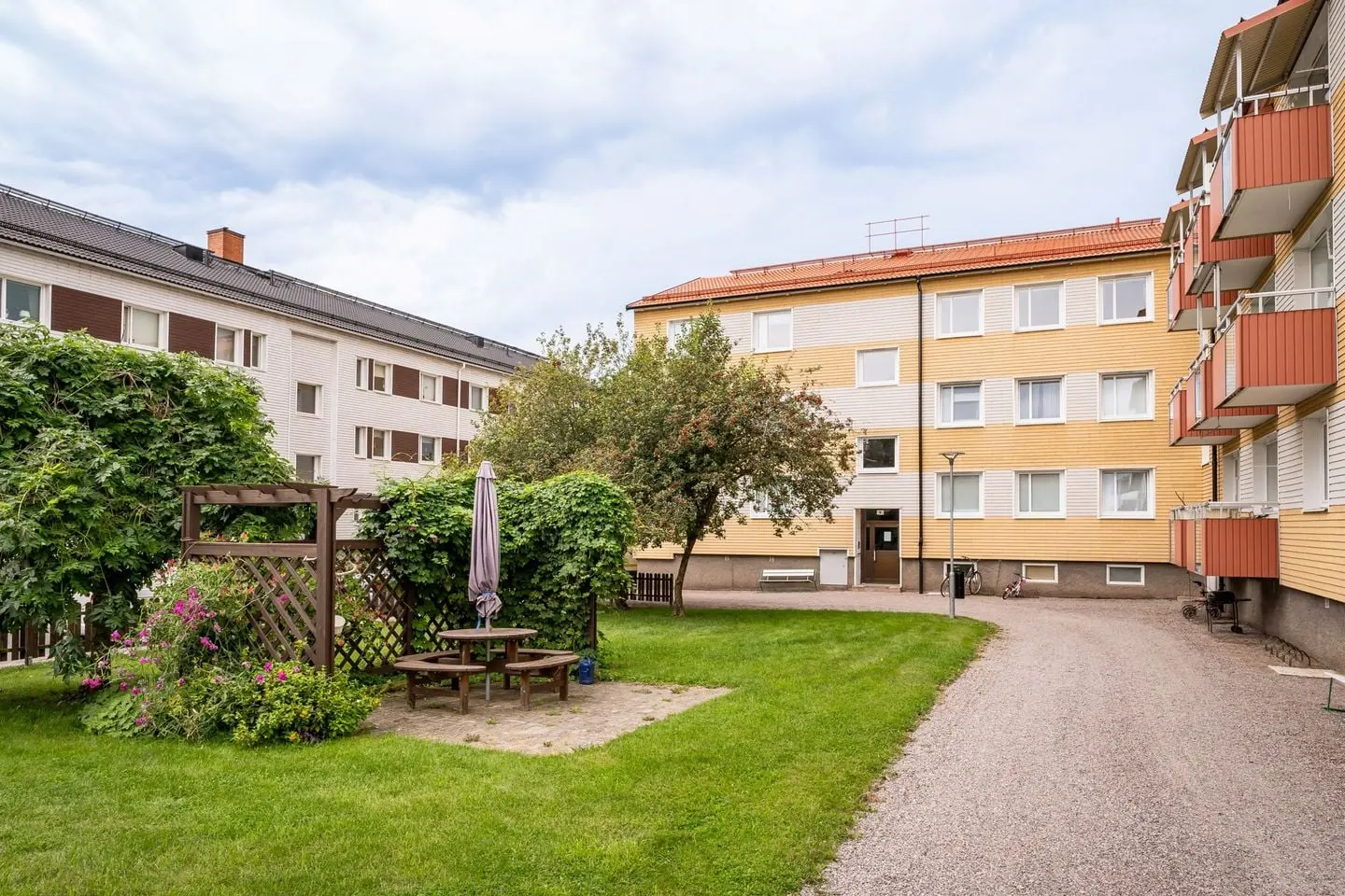 Image 1 of 20 of Kyrkogatan 7A