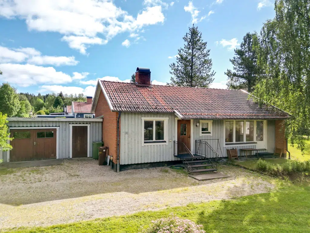Image 1 of 26 of Olle Pers väg 27