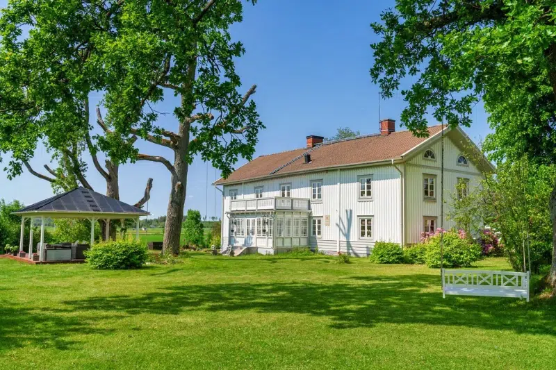 House, 8 rooms, 326 m² in Karlskoga