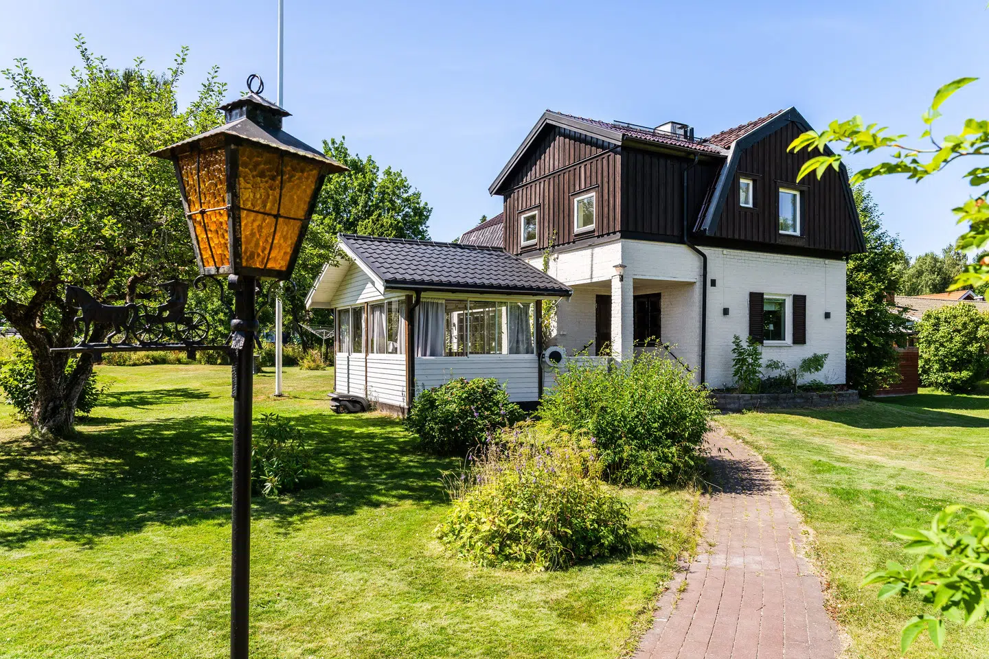 Image 1 of 41 of Backbovägen 11