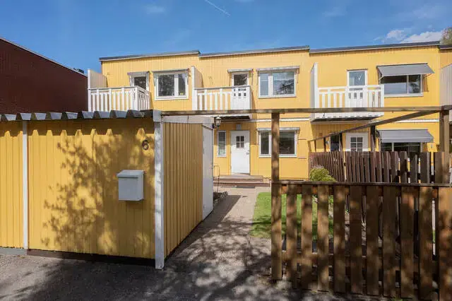 House, 4 rooms, 105 m² in Tumba