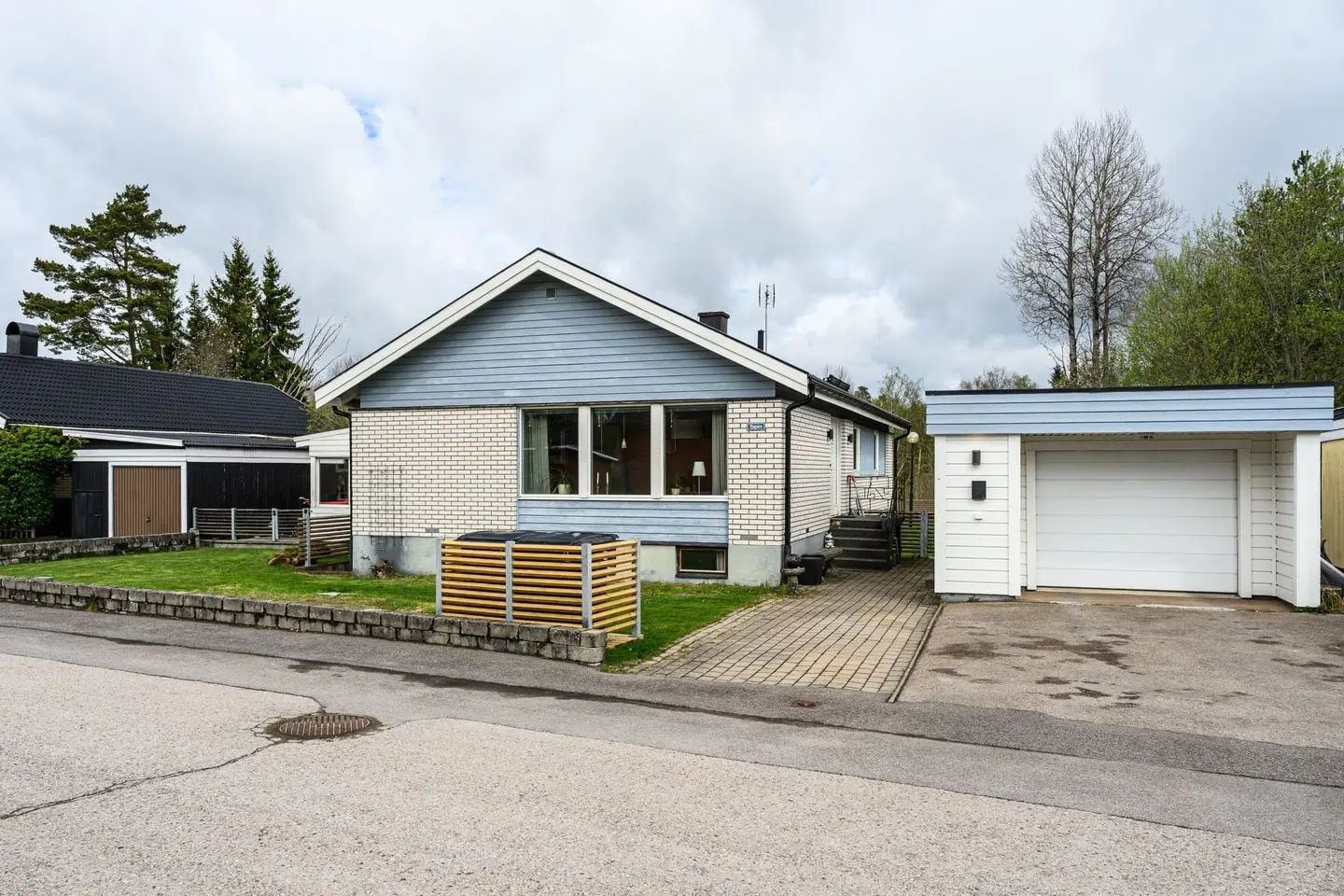 Image 1 of 32 of Hasselvägen 23