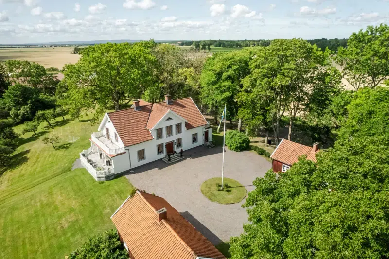 Gård, 7 rum, 360 m² i Töreboda