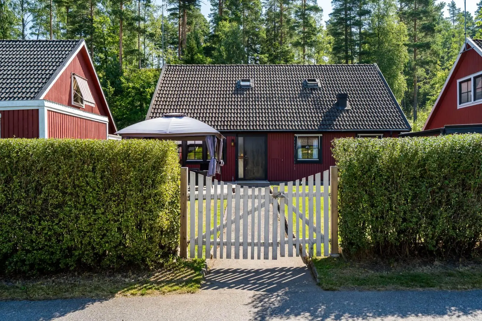 Image 1 of 41 of Christinelundsvägen 43