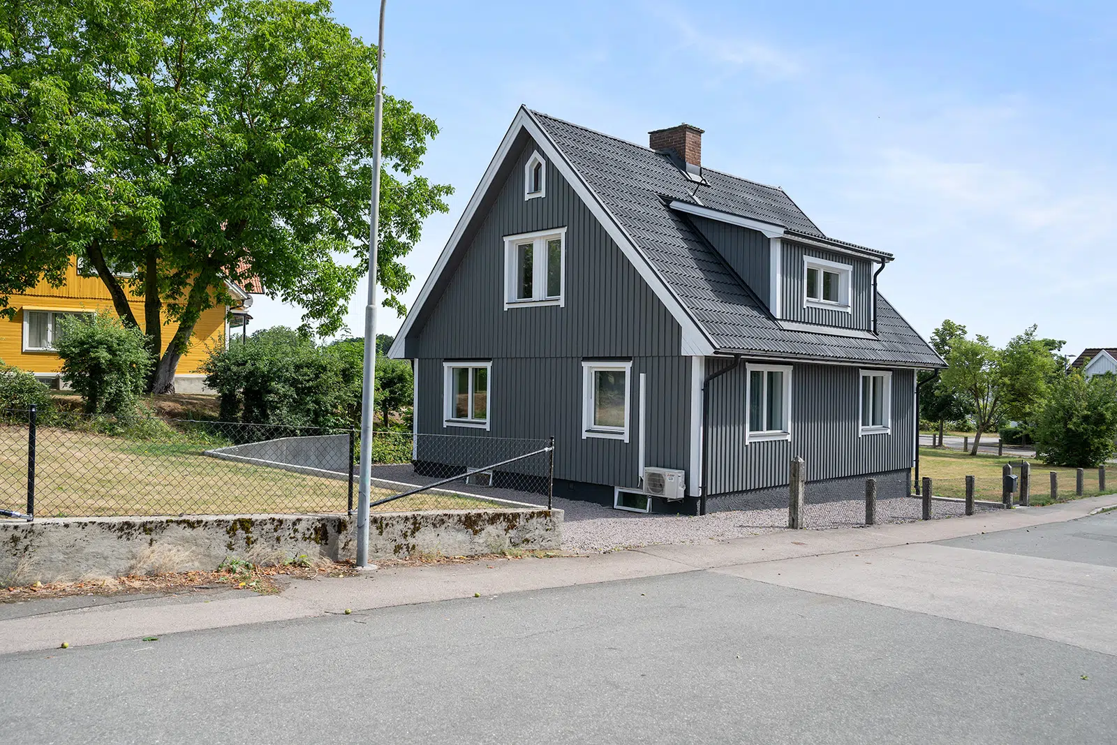 Image 1 of 21 of Sigfrids väg 4