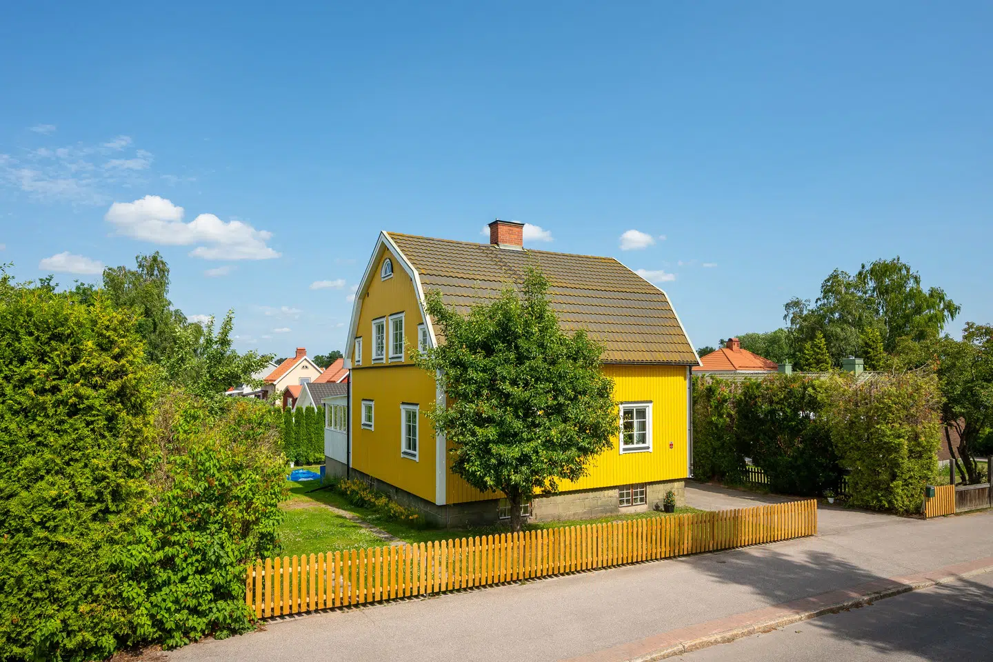 Image 1 of 38 of Barrsätragatan 68