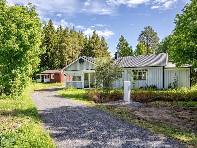 Image 1 of 21 of Storgården 605