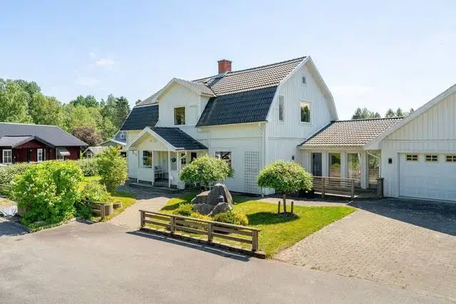Villa, 8 rum, 275 m² i Tibro