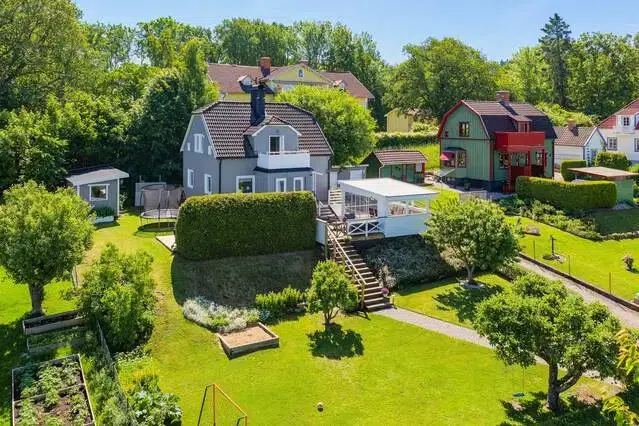 Villa, 34 rum, 105 m² i Motala