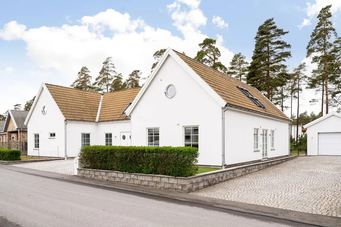 Image 1 of 21 of Körvelvägen 2